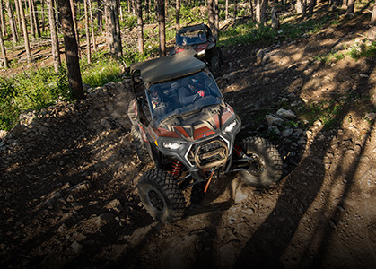 RZR XP Trails and Rocks dans les bois