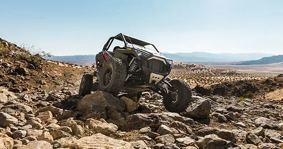 vue du train roulant d’un côte à côte RZR Pro R