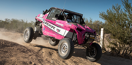 El Equipo Oficial de Carreras de Polaris RZR Domina en el Score Baja 500