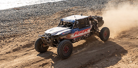 Polaris RZR® Factory Racing captura el octavo triunfo consecutivo en SCORE Baja 1000