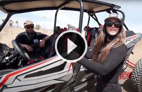 Vea cómo Hoonigan y Sara Price lucen el RZR XP Turbo S 4 y sus características favoritas.