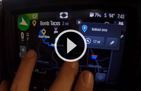 Nuevas características de RIDE COMMAND, que incluyen seguir al líder en el manejo en grupo, medidores configurables y agregar puntos de interés.