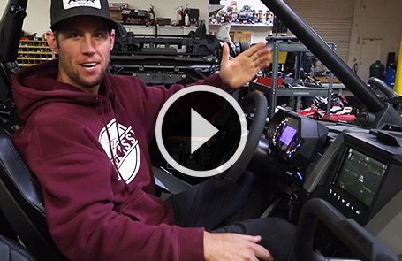 Vea al atleta del RZR, RJ Anderson, compartir sus características favoritas de Polaris RIDE COMMAND.