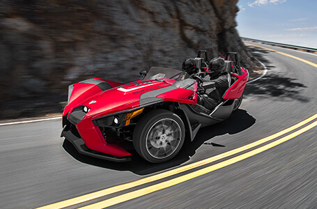Historias de Slingshot: Slingshot aparece en motogp y ofrece pruebas de manejo a los seguidores