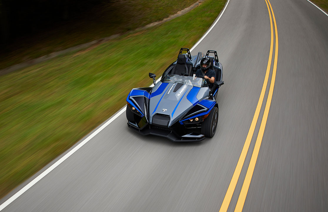 Side view of two Slingshot R vehicles parked in front of each other
