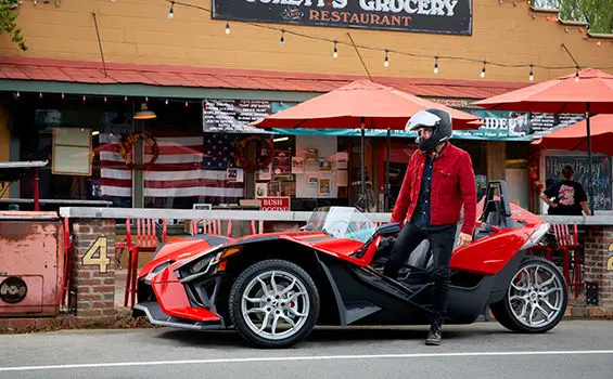 Man with his Slingshot in front of a restaurant