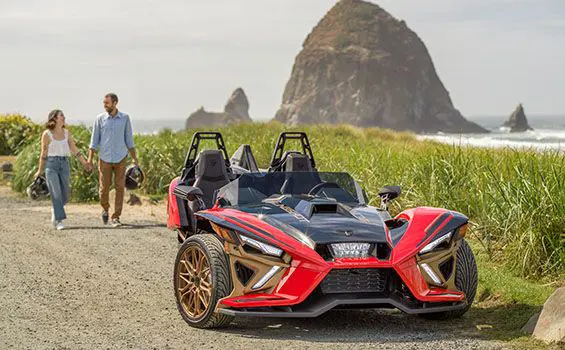 vista delantera de un Polaris Slingshot Signature LE