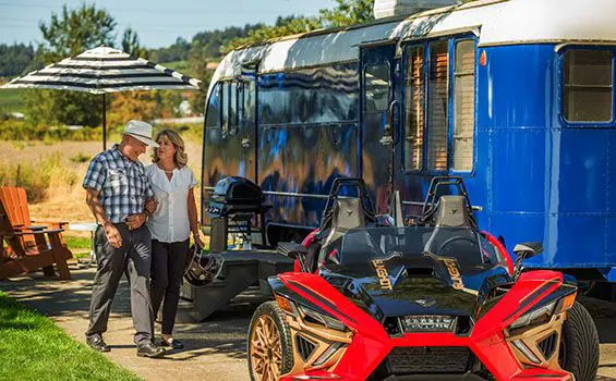 vista de la parte delantera de un Polaris Slingshot Signature LE