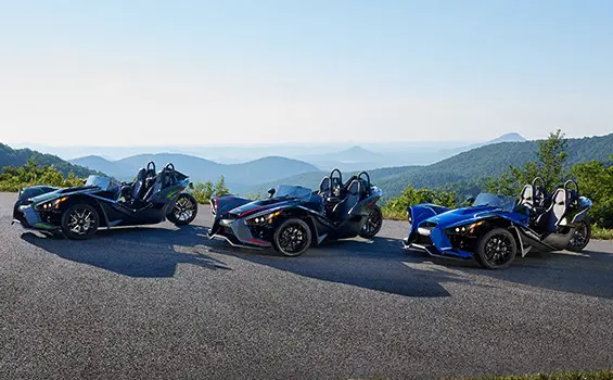 Trois Slingshot polaris slr en file