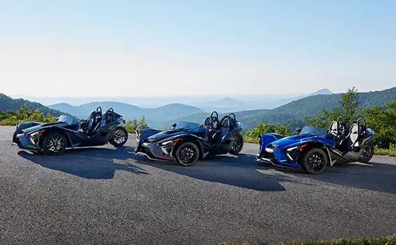 3 slingshot polaris en una alineación de modelos