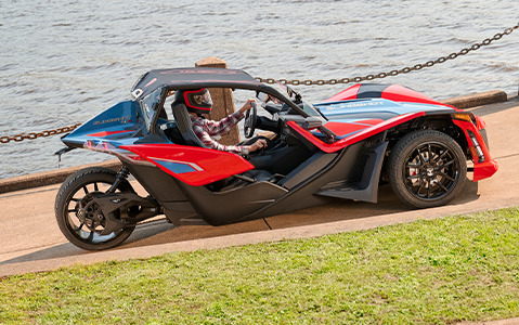 Three Polaris Slingshot riding in the city street