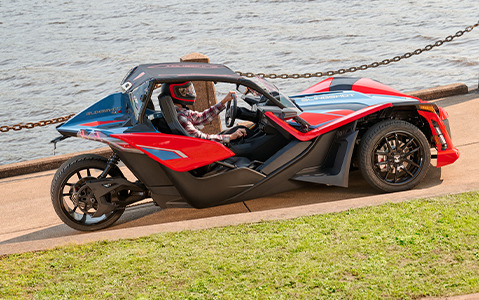 Three Polaris Slingshot riding in the city street