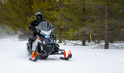 Driving in the snow with INDY ADVENTURE