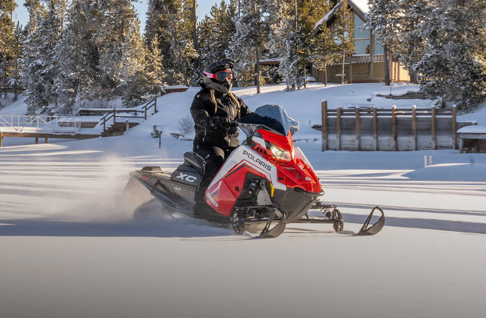 Snowmobile Rentals | Polaris Snowmobiles EN-CA