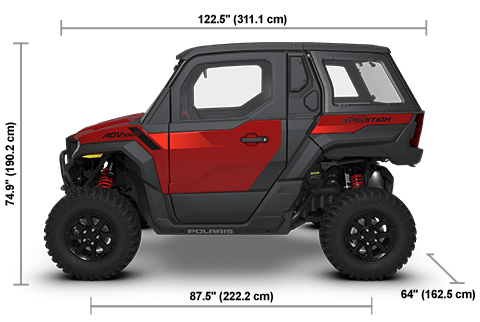 Vue latérale du Polaris XPEDITION ADV NorthStar 2026 Performance Red avec les dimensions de hauteur, de largeur et de longueur.